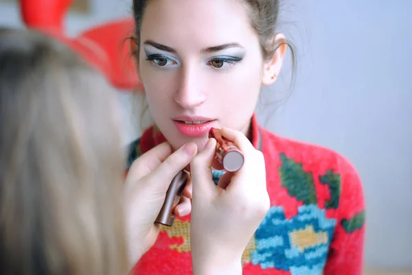 Makeup Cosmetics Model Make Artist Does Make Backstage — Stock Photo, Image