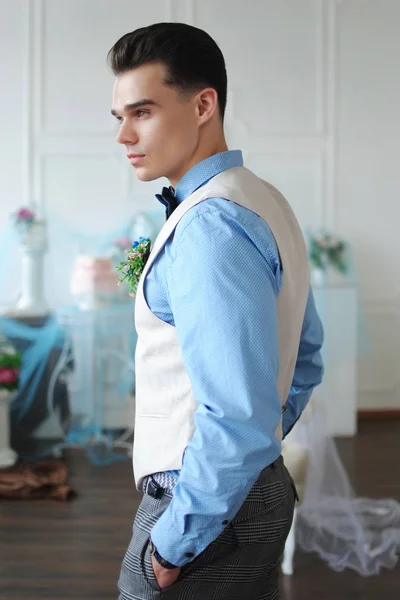 Uomo Elegante Tipo Alla Moda Matrimonio Elegante Camicia Farfalla Accessori — Foto Stock