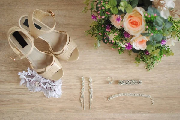 Casamento Elegante Detalhes Casamento Sapatos Femininos Buquê Noiva Acessórios Femininos — Fotografia de Stock