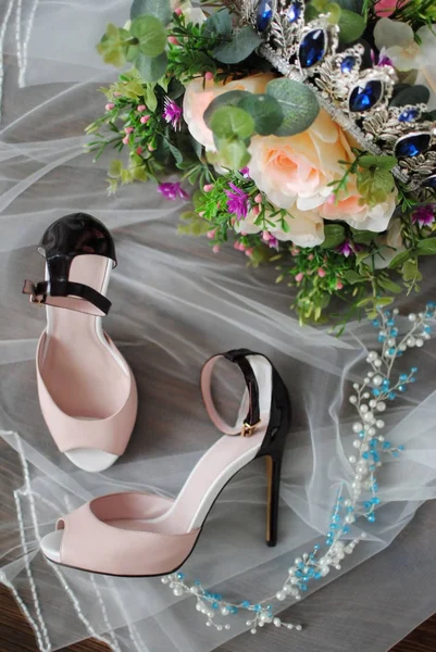 Casamento Elegante Detalhes Casamento Coroa Feminina Sapatos Femininos Buquê Noiva — Fotografia de Stock