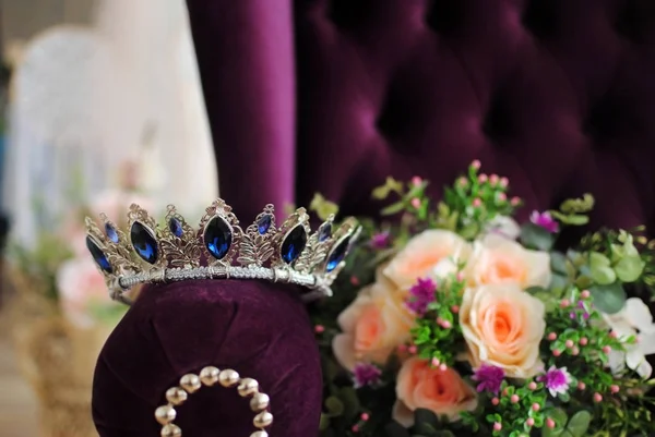 Casamento Elegante Detalhes Casamento Coroa Feminina Buquê Noiva Poltrona Elegante — Fotografia de Stock