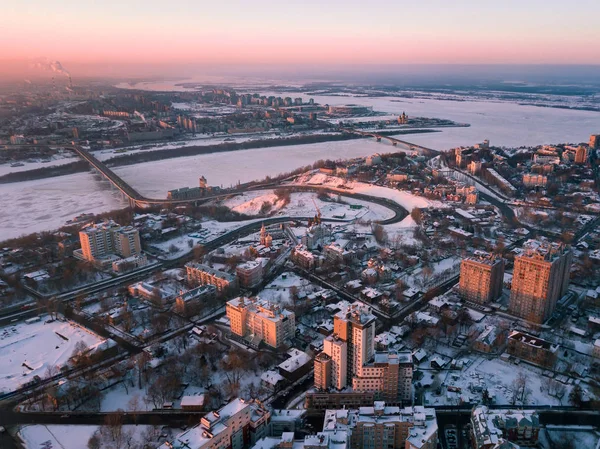 Vista Cidade Vista Pássaro Para Uma Cidade Inverno Amanhecer Nevoeiro — Fotografia de Stock