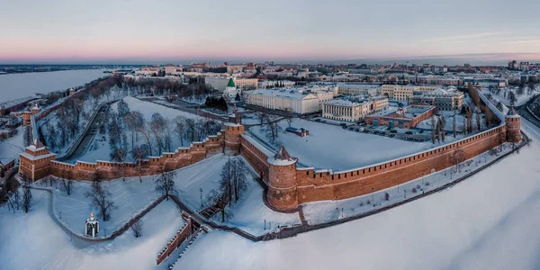 Nijniy Novgorod / Rusya, gün batımından önce kışın Nijniy Novgorod Kremlin'in Mart 2 2018panoramic görünümü