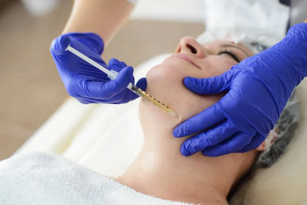 Güzellik salonunda ya da klinikte iğne mezoterapisi
