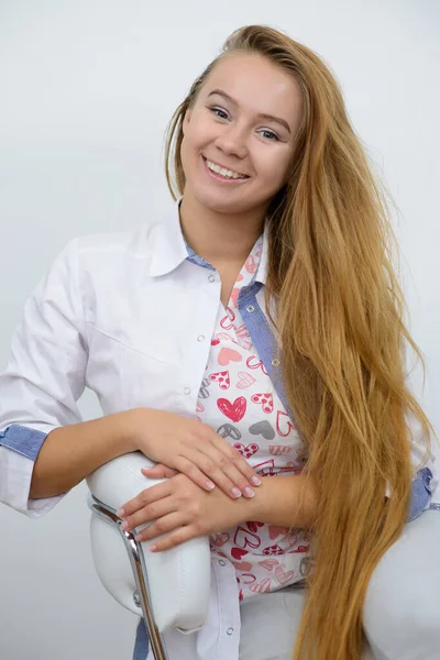 Portré Fiatal Női Orvos Fehér Kabát — Stock Fotó