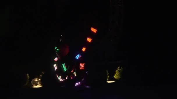 Spektakl Laserowy Tancerze Garniturach Lampą Led Bardzo Piękne Nocne Przyjęcie — Wideo stockowe