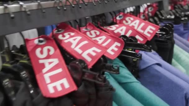Μεγάλες Κόκκινες Πινακίδες Πώλησης Στο Εμπορικό Κέντρο Έννοια Μαύρης Παρασκευής — Αρχείο Βίντεο