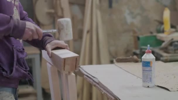 Столярная Мастерская Занимается Деревянными Изделиями Работа Столярной Мастерской Производство Мебели — стоковое видео