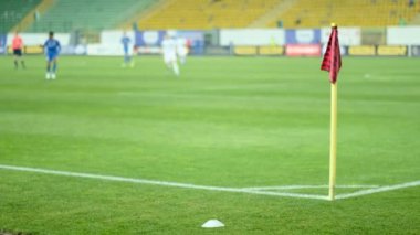 Büyük stadyumdaki profesyonel futbol maçı. Odaklanmama etkisi. Futbol, Futbol.