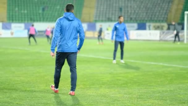 Entrenamiento Equipo Fútbol Profesional Gran Estadio Efecto Desenfoque Fútbol Fútbol — Vídeos de Stock