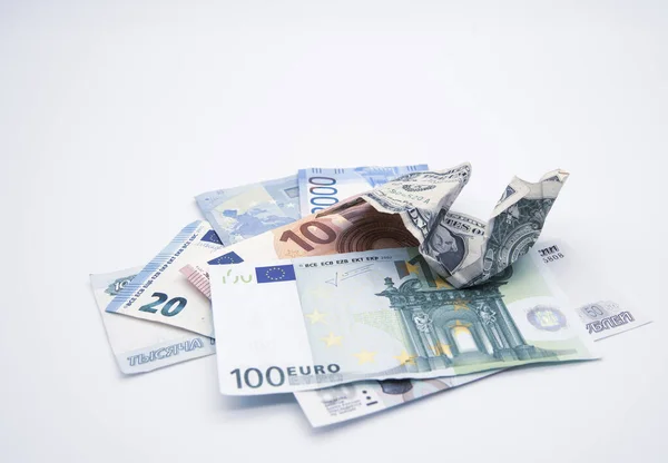 Farklı ülkelerin parası, Euro, ruble ve buruşuk bir dolar.. — Stok fotoğraf