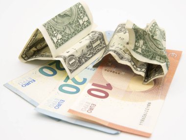 Birkaç Avro ve iki buruşuk dolar..