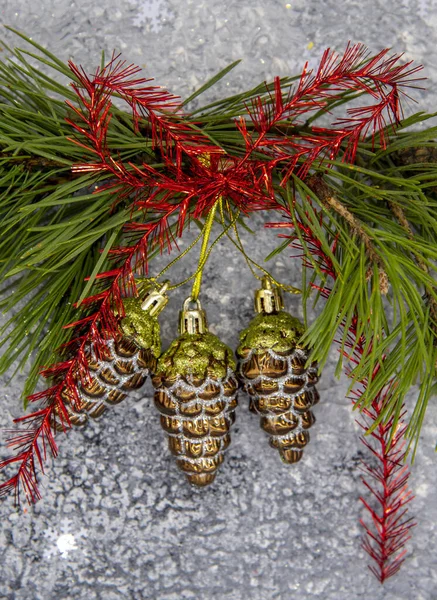 Pine branches and Christmas decor on a gray background. — Stock Photo, Image