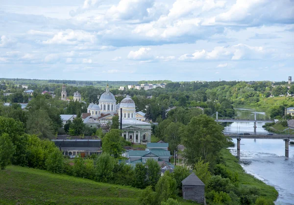 Vista superior de uma cidade provincial. Paisagem verão . — Fotografia de Stock