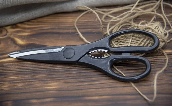 Tools for crafts on a wooden table top. Scissors, thread — Stock Photo, Image