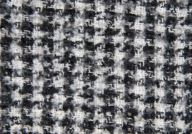 Tam çerçeve örülmüş, siyah ve beyaz bir eşarp.. 