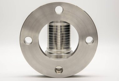 Grupta çelik kaynaklama donanımı. Flanj, çalı gibi. Yüksek basınçlı hortumların ayrıntıları..