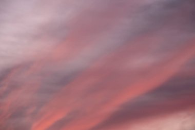 Panorama fotografı alacakaranlık gökyüzü arkaplanı. Renkli günbatımı gökyüzü ve bulut.