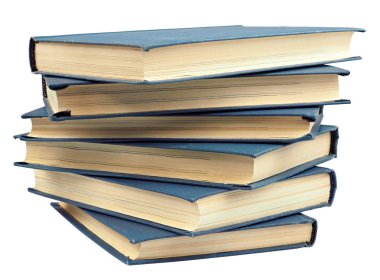 eski mavi beyaz arka plan üzerinde izole kitap yığını