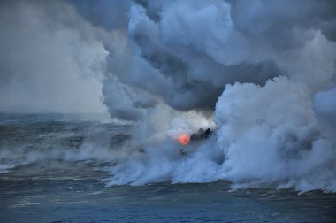 Pasifik Okyanusu sulara Kilauea Hawaii yanardağ lav akar