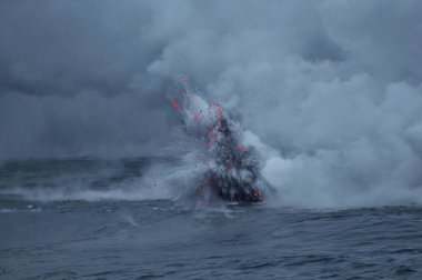 Pasifik Okyanusu sulara Kilauea Hawaii yanardağ lav akar