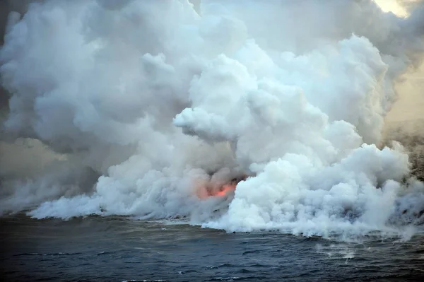 Lava Calda Del Vulcano Hawaiano Kilauea Sfocia Nelle Acque Dell — Foto Stock