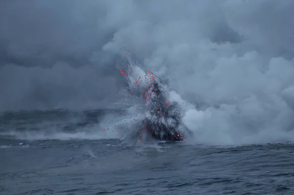 Lave Chaude Volcan Hawaïen Kilauea Coule Dans Les Eaux Océan Image En Vente