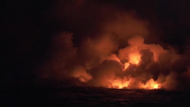 夏威夷大岛火山液态熔岩与太平洋 Oceann 的交汇处 — 图库视频影像