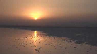 Günbatımı Danakil çöl içinde