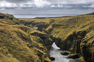 Skogafoss şelale, Skoga Nehri, İzlanda,
