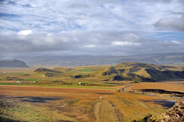 İzlanda. Cape Dyrholaey yakınındaki güney kıyılarının çarpıcı sahne