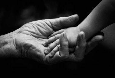 Yaşlı ve genç büyükannesi aile