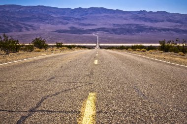 Üstünde belgili tanımlık yol - Ölüm Vadisi