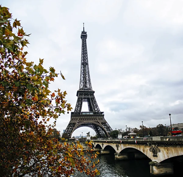 Paisagem Com Torre Eiffel Imagem De Stock