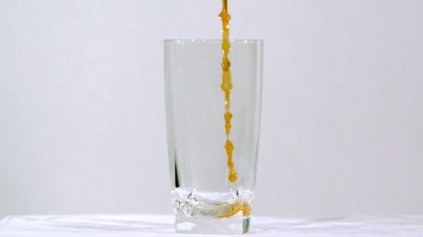 Salpicadura de vidrio de soda naranja — Vídeos de Stock
