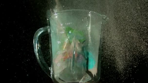 搅拌器中的粉末 — 图库视频影像