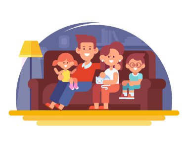 Mutlu aile birlikte. Anne, baba ve çocukların evde kanepede oturup Noel Baba şapkası. Karikatür tarzı, düz vektör çizim.
