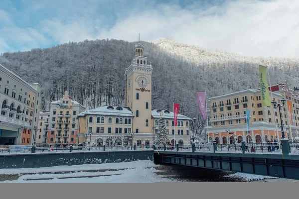 Rosa Khutor, Sochi, Rusia, 17 Desember 2016: Musim dingin di pegunungan — Stok Foto