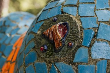 Abhazya, eski Gagra, 02 Mayıs 2017: Tsereteli'nın mozaik ayrıntılarda Oldenburg park