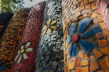 Abhazya, eski Gagra, 02 Mayıs 2017: Tsereteli'nın mozaik ayrıntılarda Oldenburg park