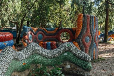 Abhazya, eski Gagra, 02 Mayıs 2017: Tsereteli'nın mozaik ayrıntılarda Oldenburg park
