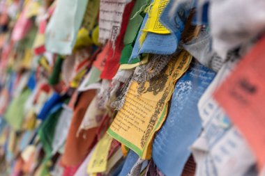 Budistlerin Duaları Rüzgâr Bayrakları