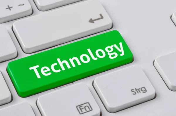 Bir klavye ile yeşil düğmeye - teknoloji — Stok fotoğraf