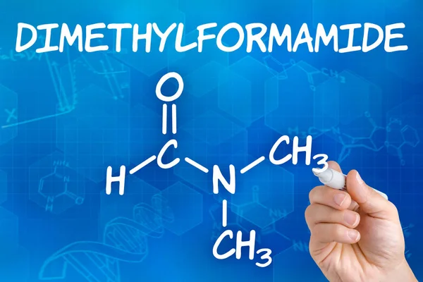 Рука з ручкою, що малює хімічну формулу диметилформаміду — стокове фото