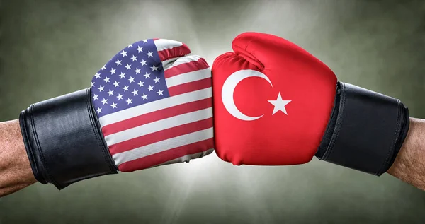 Un match de boxe entre les USA et la Turquie — Photo