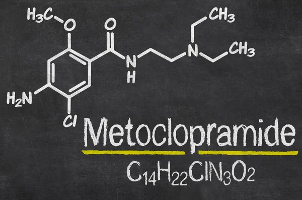 Pizarra con la fórmula química de Metoclopramida — Foto de Stock