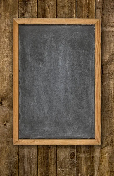 Rustik ahşap arka plan üzerinde boş yazı tahtası — Stok fotoğraf