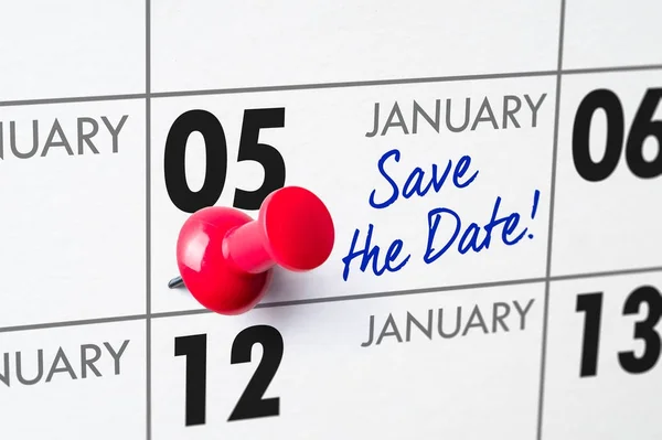 Nástěnný kalendář s červeným pin - leden 05 — Stock fotografie