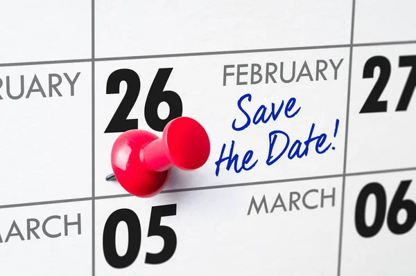 Calendário de parede com um alfinete vermelho - 26 de fevereiro — Fotografia de Stock