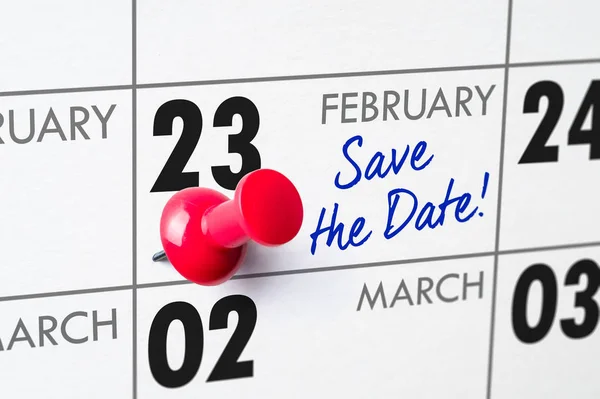 El calendario de pared con el alfiler rojo - 23 de febrero — Foto de Stock